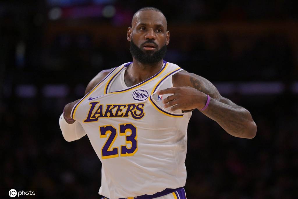 湖人自救从“詹东”发狠开始 老詹24分+神扣表现硬刚质疑